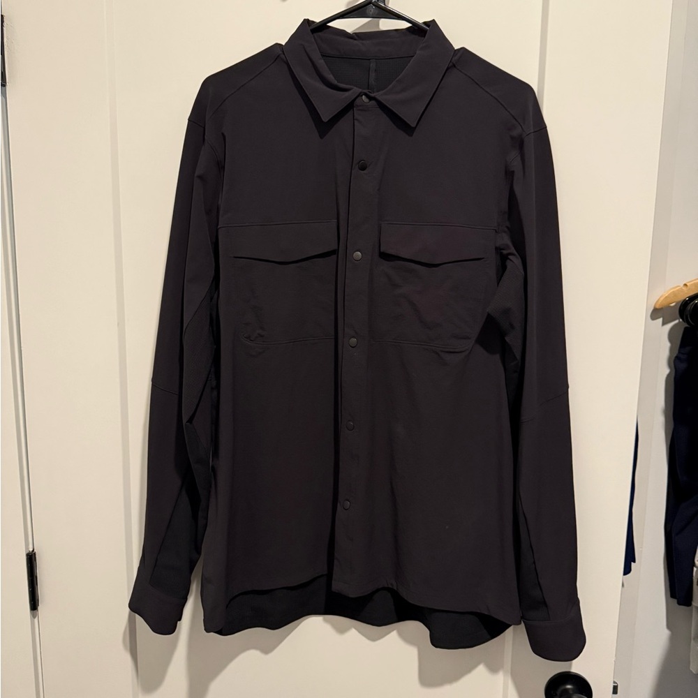 Men’s Lululemon Black Shirt/Jacket Button-Up Shirt - Size P